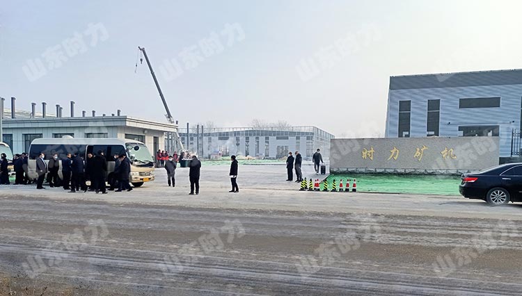 礦用四不像車廠家大門