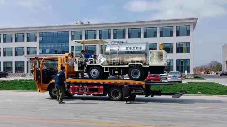 一臺時力犢牛加奶車發(fā)貨河北某牧場